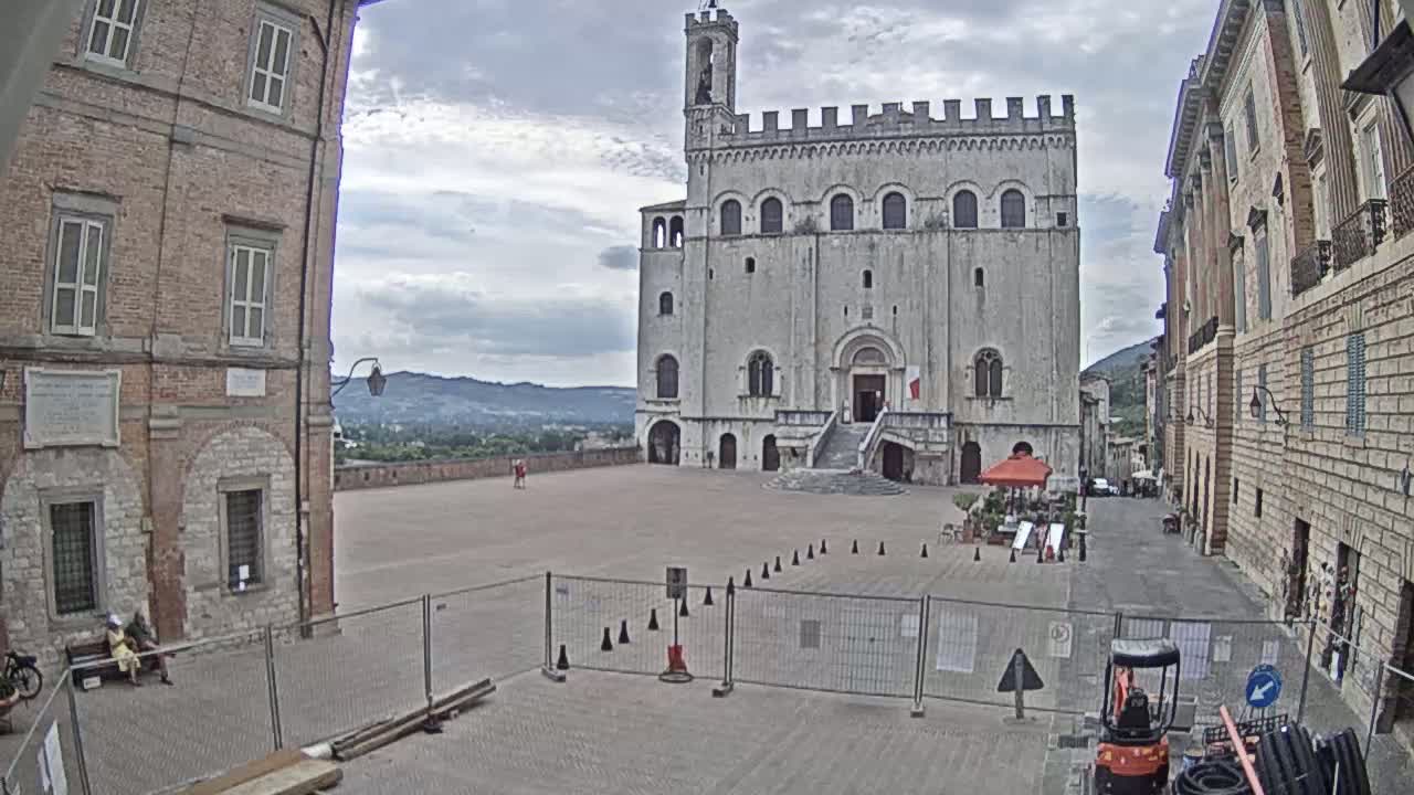 Gubbio Piazza Grande Square Live Cam - Perugia, Urmia, Italy