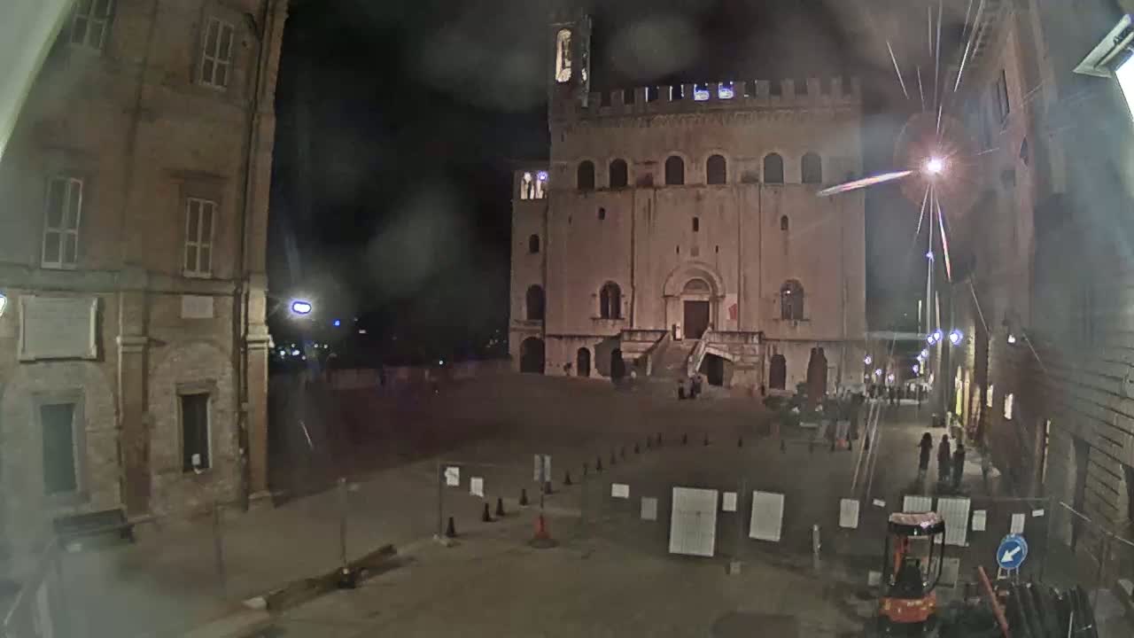 Gubbio Piazza Grande Square Live Cam - Perugia, Urmia, Italy