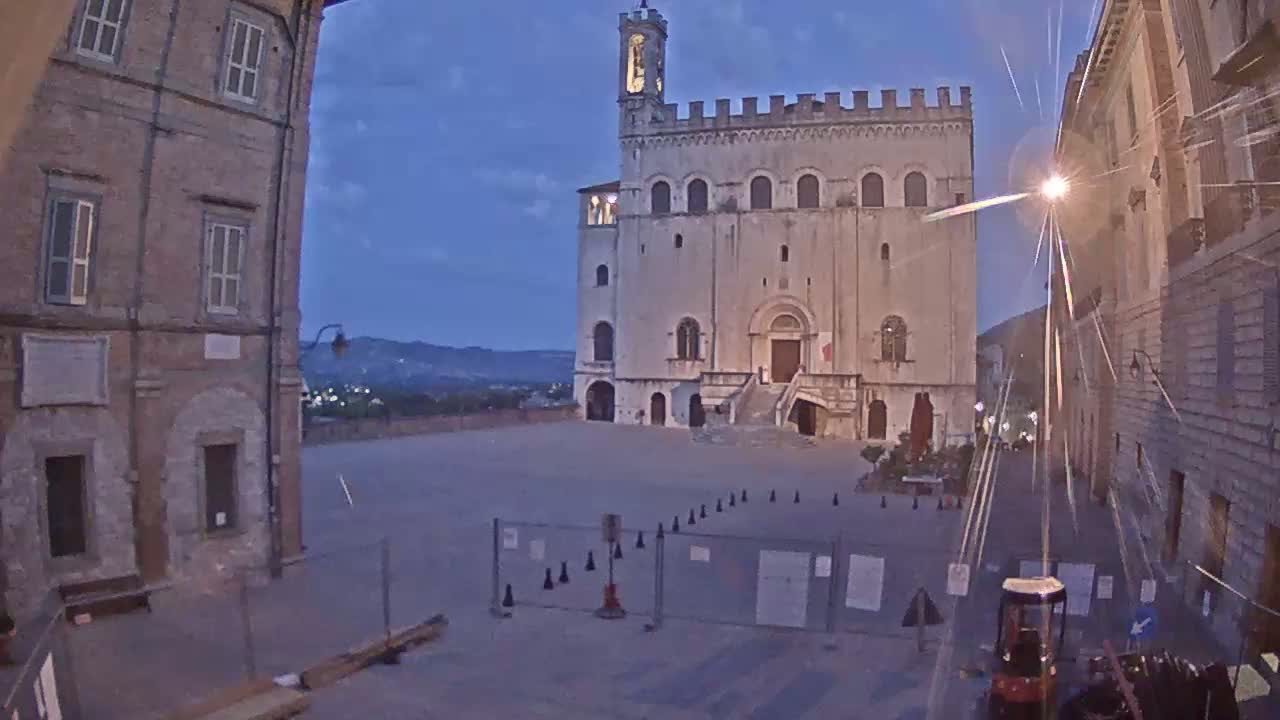 Gubbio Piazza Grande Square Live Cam - Perugia, Urmia, Italy