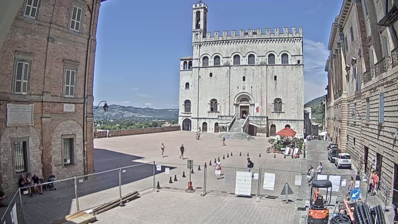 Gubbio Piazza Grande Square Live Cam - Perugia, Urmia, Italy