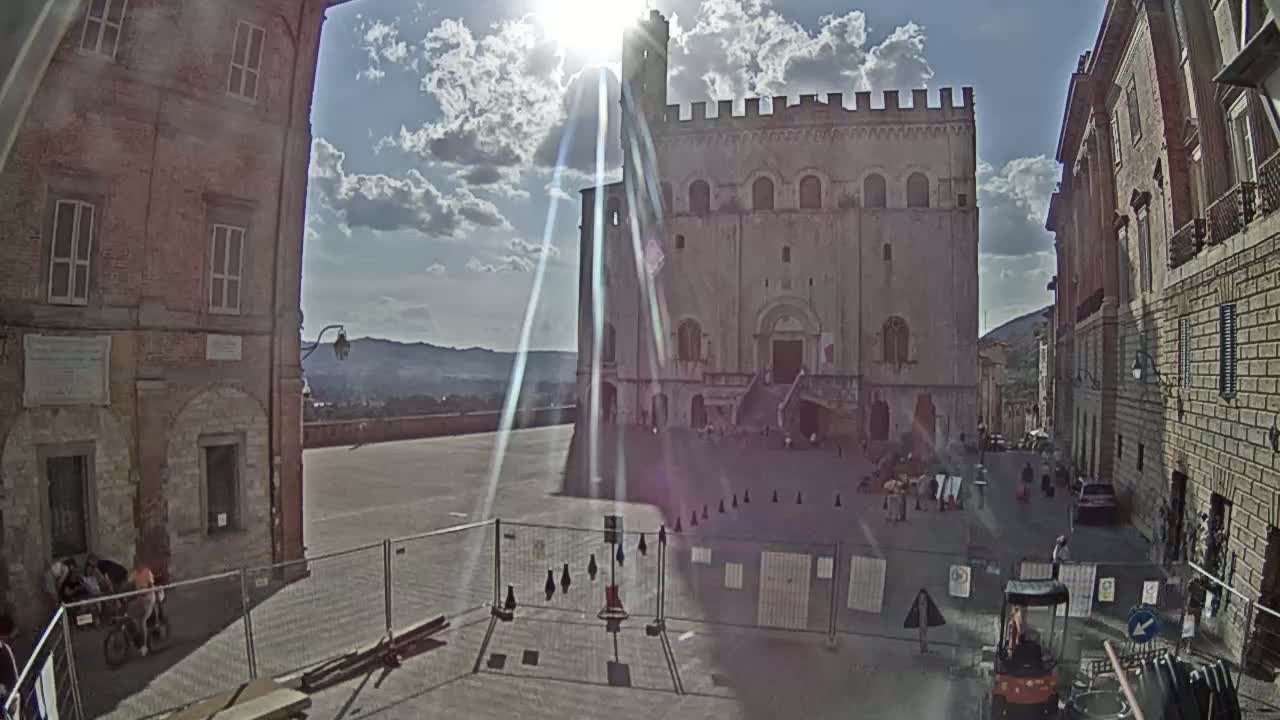 Gubbio Piazza Grande Square Live Cam - Perugia, Urmia, Italy