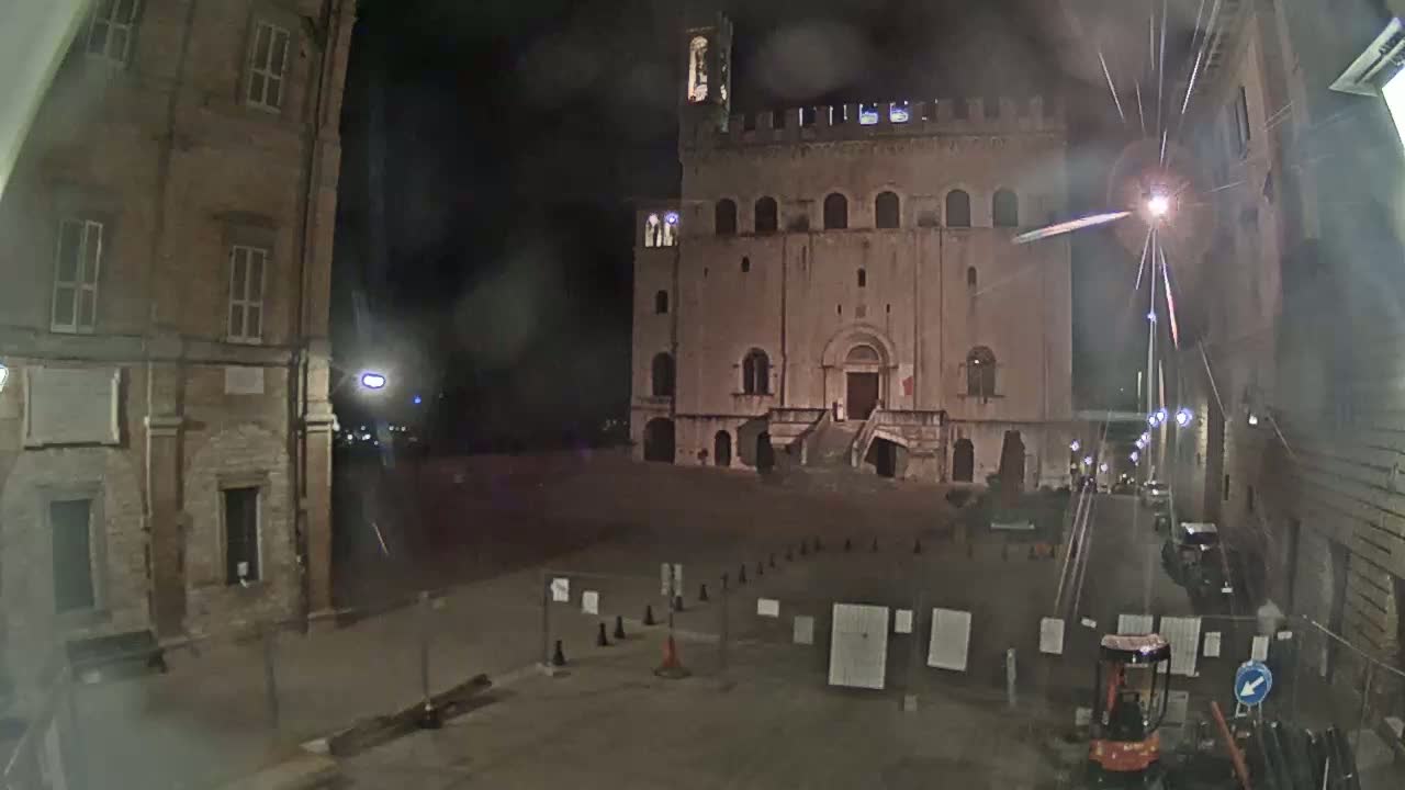 Gubbio Piazza Grande Square Live Cam - Perugia, Urmia, Italy