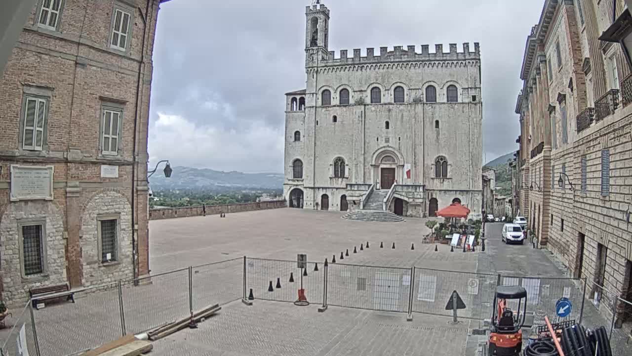 Gubbio Piazza Grande Square Live Cam - Perugia, Urmia, Italy