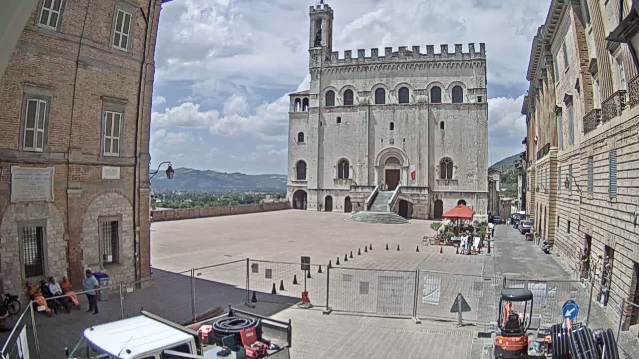 Gubbio Piazza Grande Square Live Cam - Perugia, Urmia, Italy
