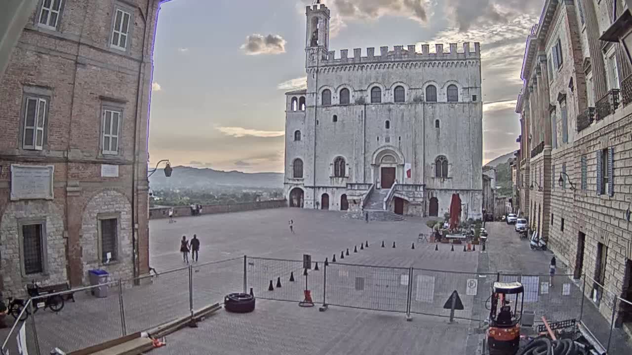 Gubbio Piazza Grande Square Live Cam - Perugia, Urmia, Italy