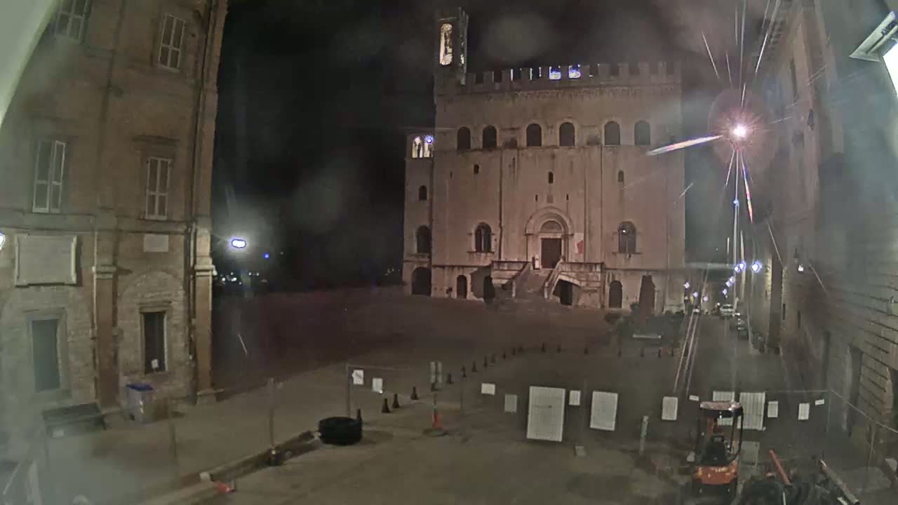 Gubbio Piazza Grande Square Live Cam - Perugia, Urmia, Italy