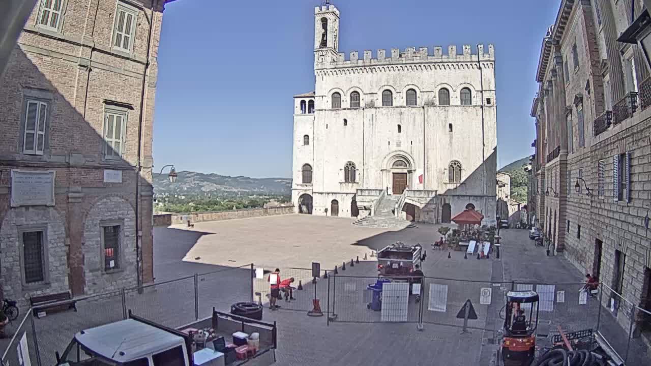 Gubbio Piazza Grande Square Live Cam - Perugia, Urmia, Italy