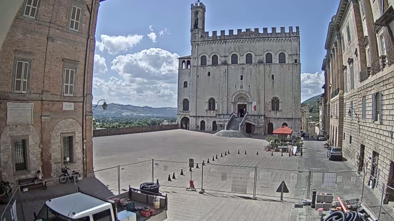 Gubbio Piazza Grande Square Live Cam - Perugia, Urmia, Italy