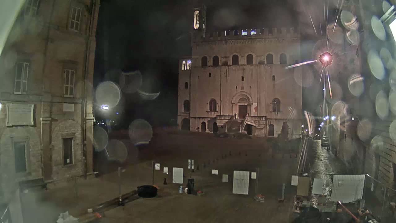 Gubbio Piazza Grande Square Live Cam - Perugia, Urmia, Italy