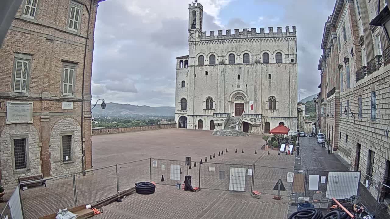 Gubbio Piazza Grande Square Live Cam - Perugia, Urmia, Italy