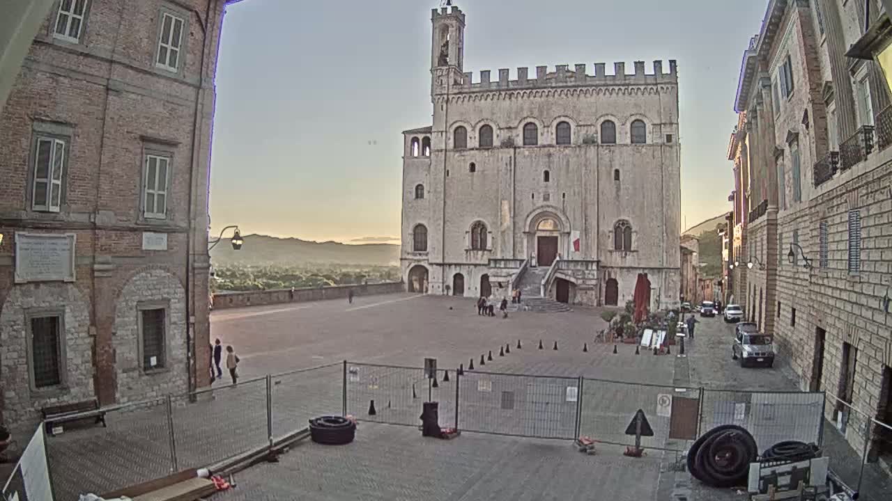 Gubbio Piazza Grande Square Live Cam - Perugia, Urmia, Italy