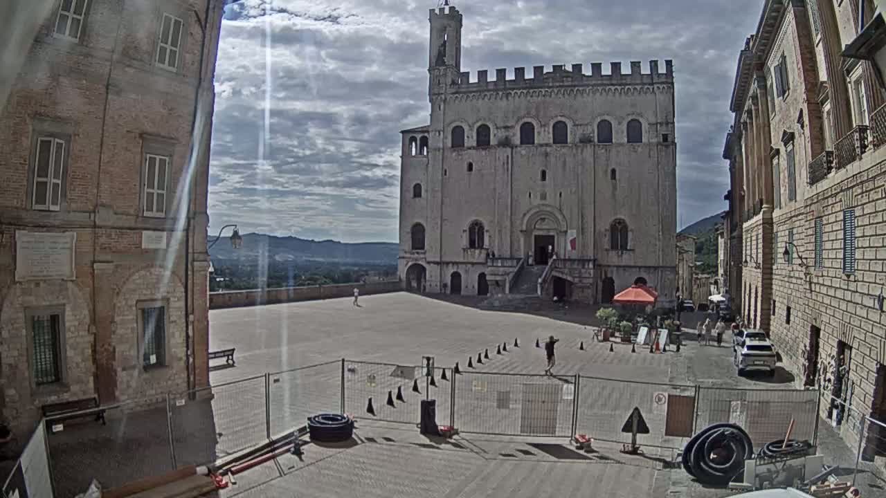 Gubbio Piazza Grande Square Live Cam - Perugia, Urmia, Italy