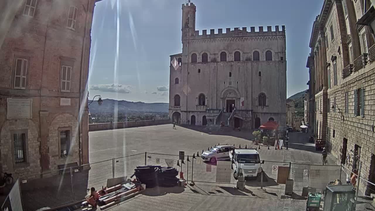 Gubbio Piazza Grande Square Live Cam - Perugia, Urmia, Italy