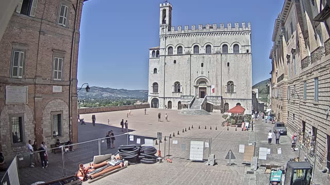 Gubbio Piazza Grande Square Live Cam - Perugia, Urmia, Italy