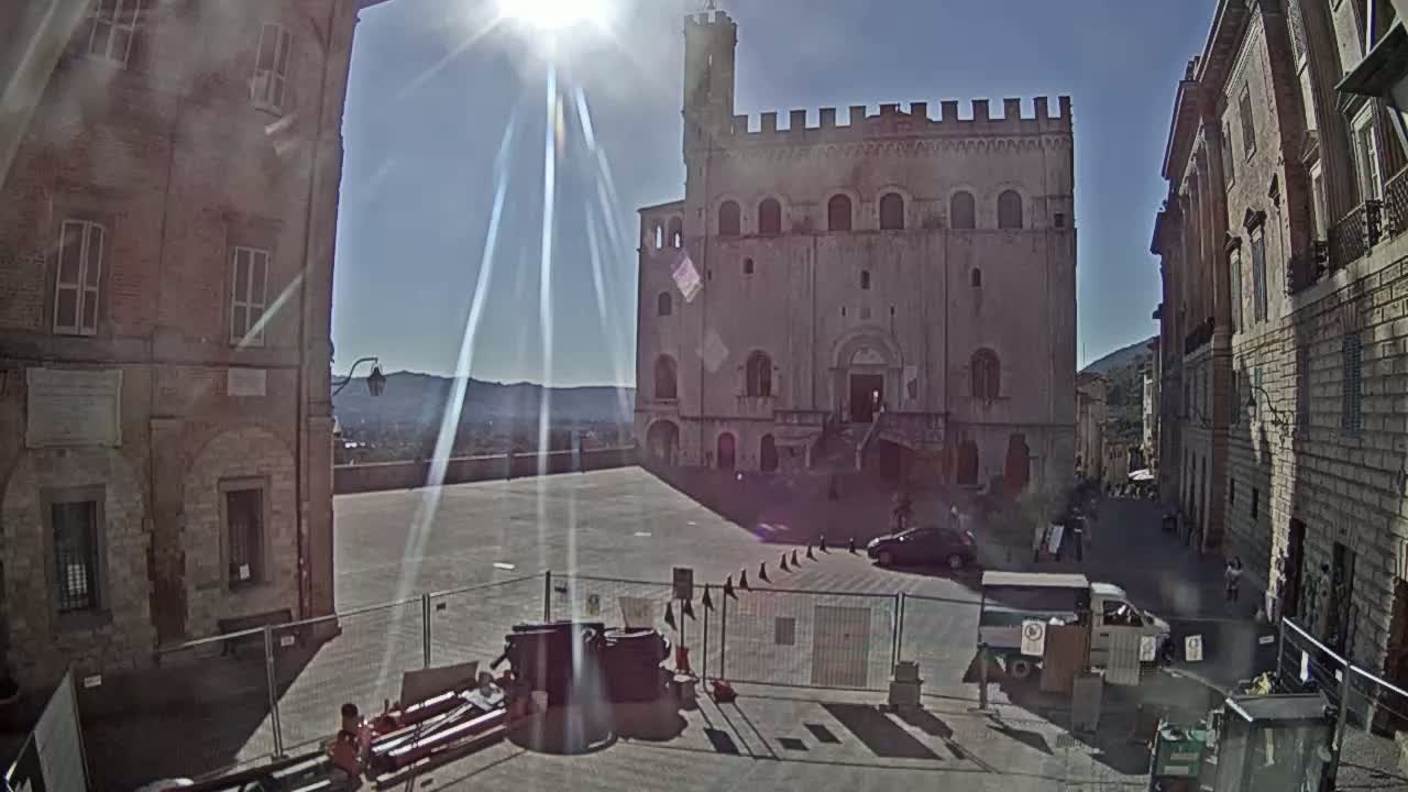 Gubbio Piazza Grande Square Live Cam - Perugia, Urmia, Italy