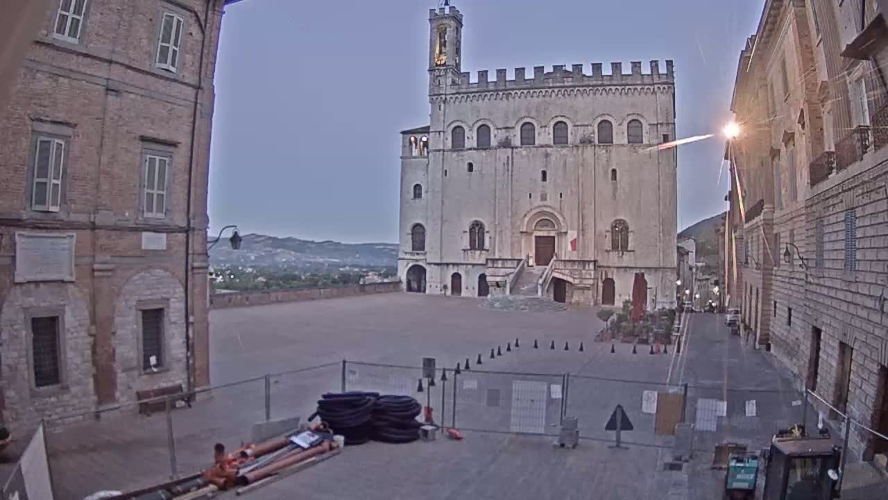 Gubbio Piazza Grande Square Live Cam - Perugia, Urmia, Italy
