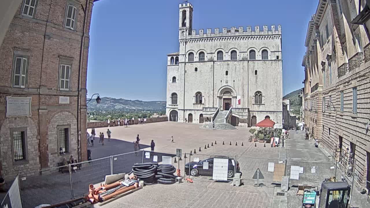 Gubbio Piazza Grande Square Live Cam - Perugia, Urmia, Italy