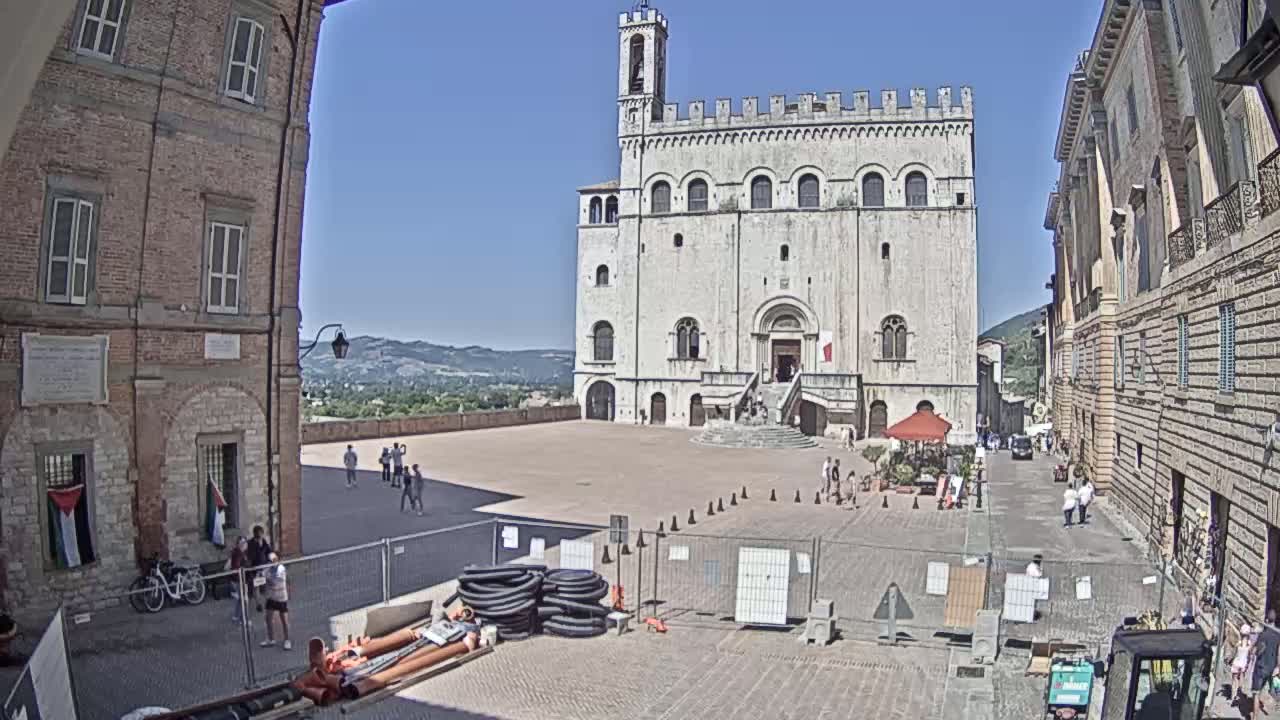Gubbio Piazza Grande Square Live Cam - Perugia, Urmia, Italy