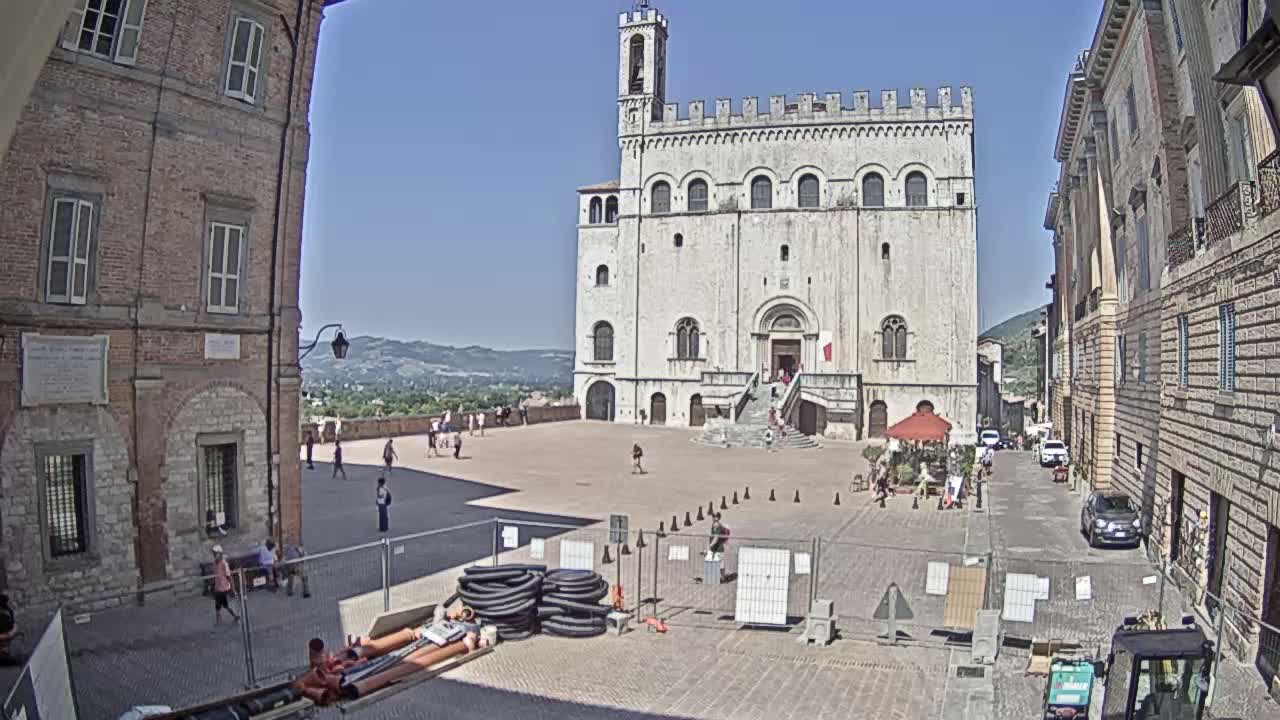 Gubbio Piazza Grande Square Live Cam - Perugia, Urmia, Italy
