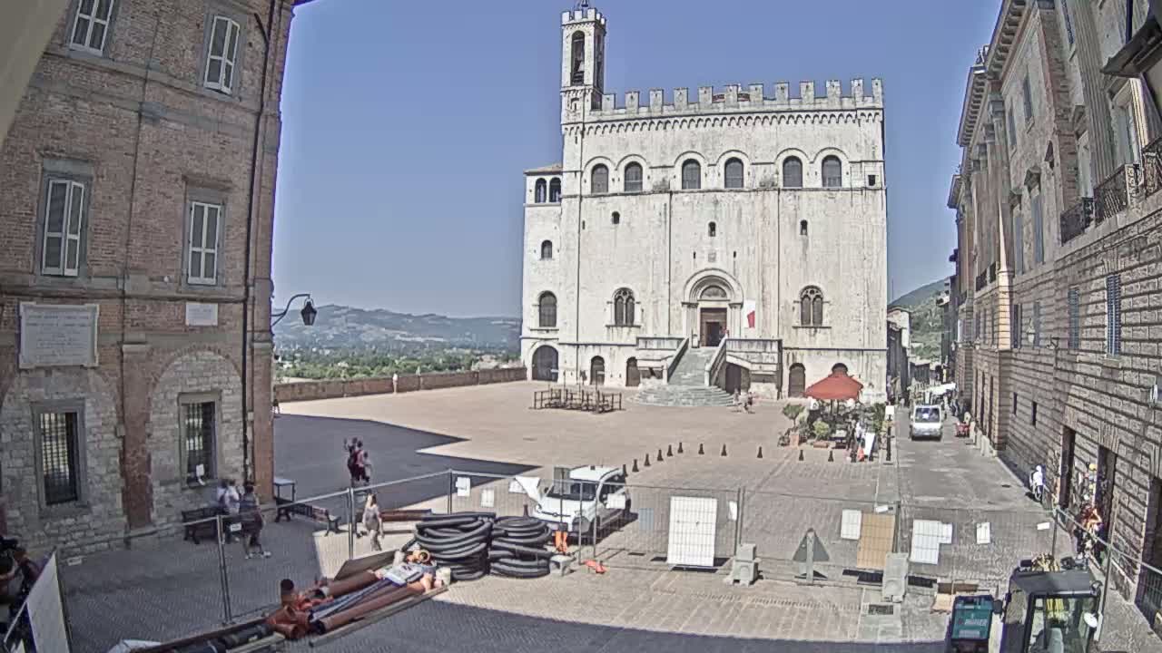 Gubbio Piazza Grande Square Live Cam - Perugia, Urmia, Italy