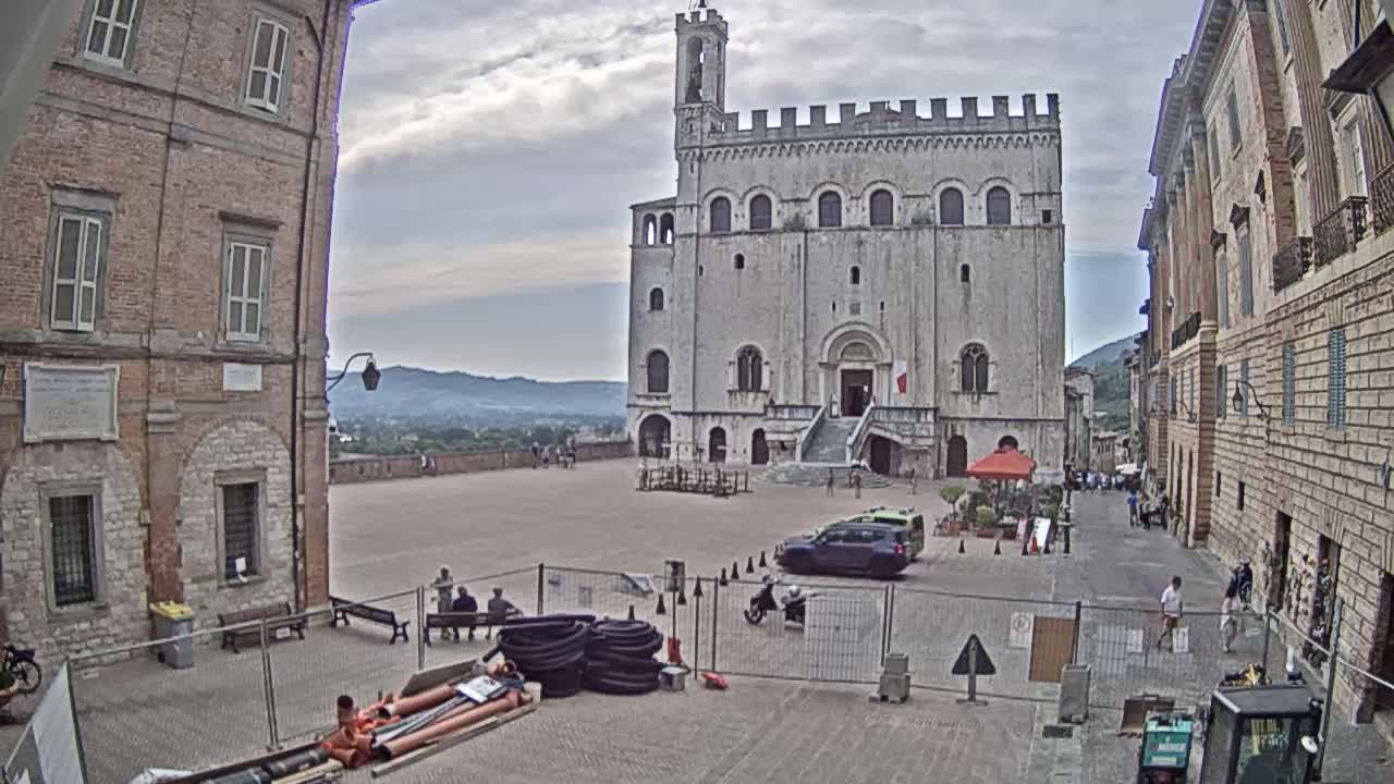 Gubbio Piazza Grande Square Live Cam - Perugia, Urmia, Italy