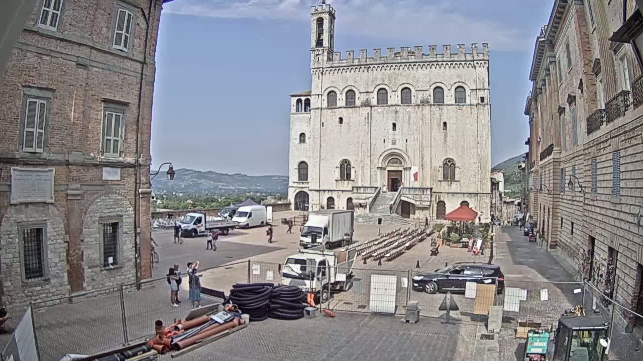 Gubbio Piazza Grande Square Live Cam - Perugia, Urmia, Italy