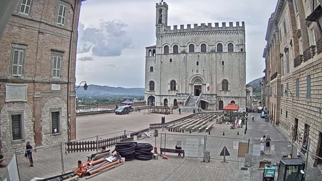 Gubbio Piazza Grande Square Live Cam - Perugia, Urmia, Italy