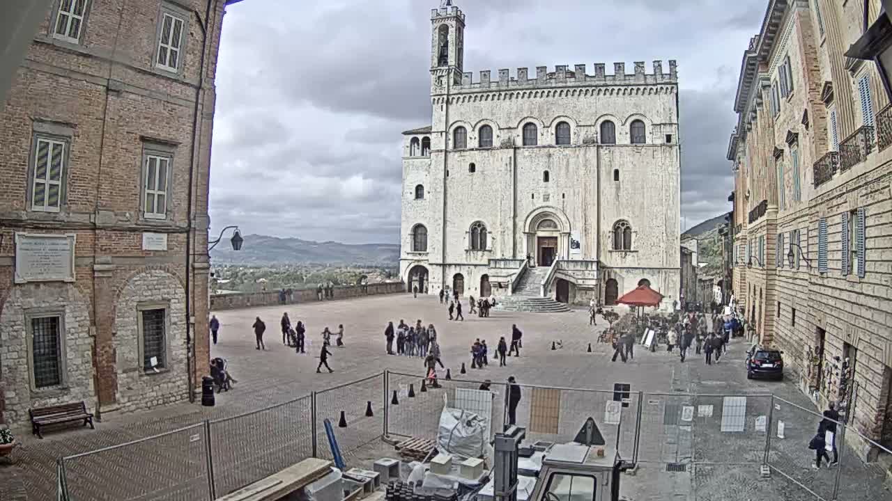 Gubbio Piazza Grande Square Live Cam - Perugia, Urmia, Italy