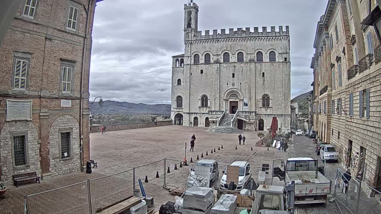 Gubbio Piazza Grande Square Live Cam - Perugia, Urmia, Italy