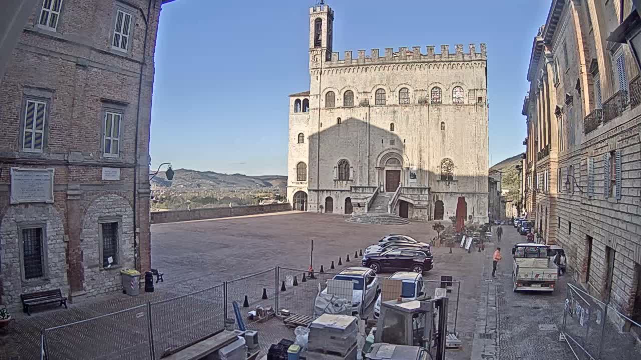 Gubbio Piazza Grande Square Live Cam - Perugia, Urmia, Italy