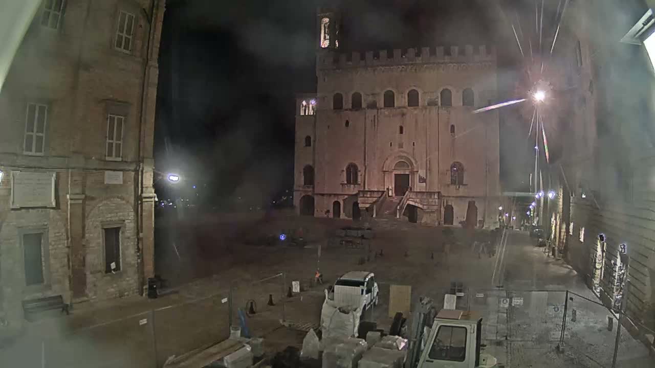 Gubbio Piazza Grande Square Live Cam - Perugia, Urmia, Italy