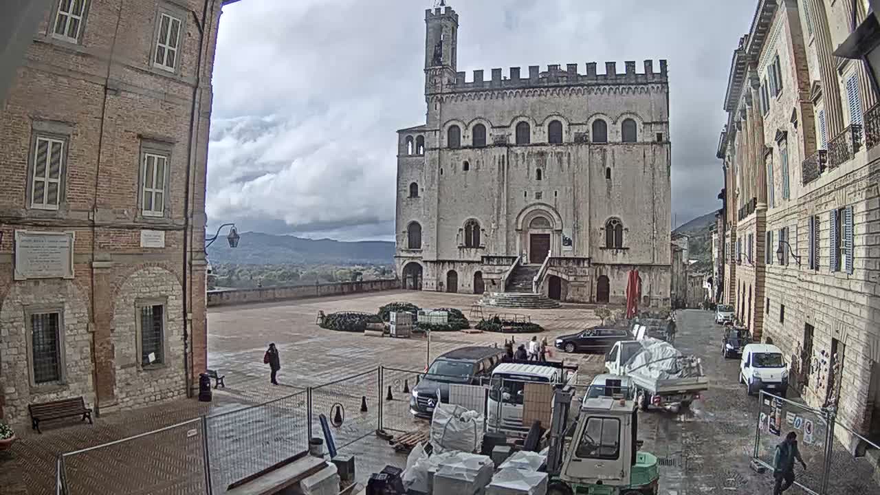 Gubbio Piazza Grande Square Live Cam - Perugia, Urmia, Italy