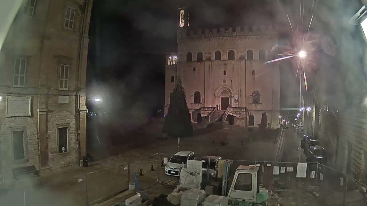 Gubbio Piazza Grande Square Live Cam - Perugia, Urmia, Italy
