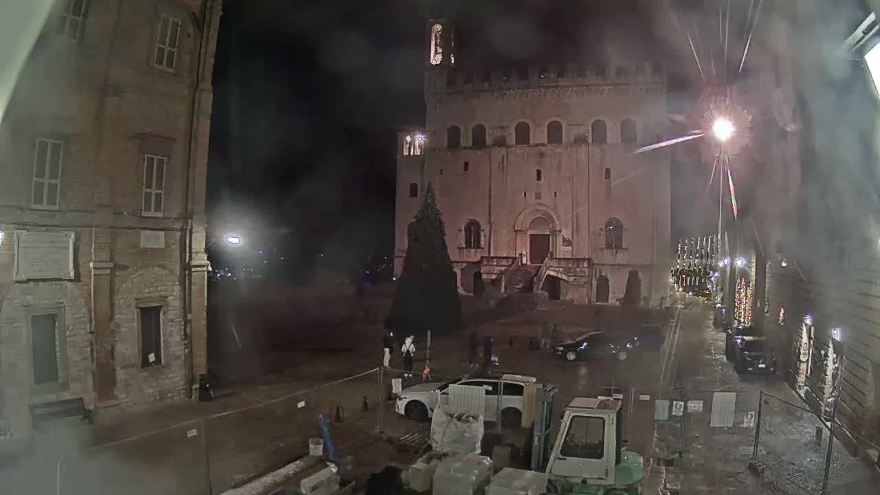 Gubbio Piazza Grande Square Live Cam - Perugia, Urmia, Italy
