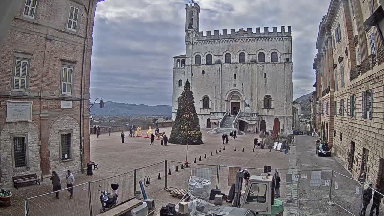 Gubbio Piazza Grande Square Live Cam - Perugia, Urmia, Italy