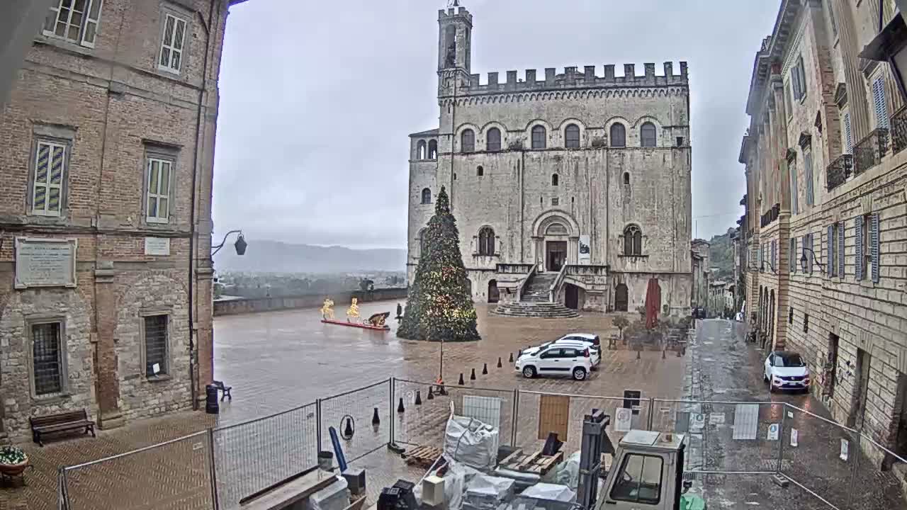 Gubbio Piazza Grande Square Live Cam - Perugia, Urmia, Italy
