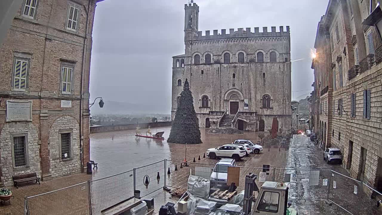 Gubbio Piazza Grande Square Live Cam - Perugia, Urmia, Italy
