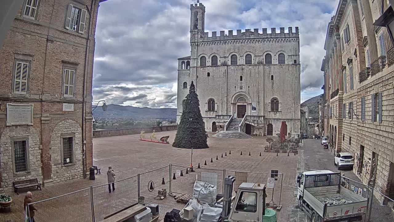 Gubbio Piazza Grande Square Live Cam - Perugia, Urmia, Italy