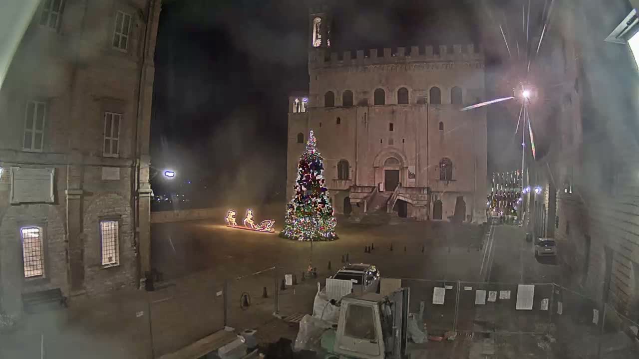 Gubbio Piazza Grande Square Live Cam - Perugia, Urmia, Italy