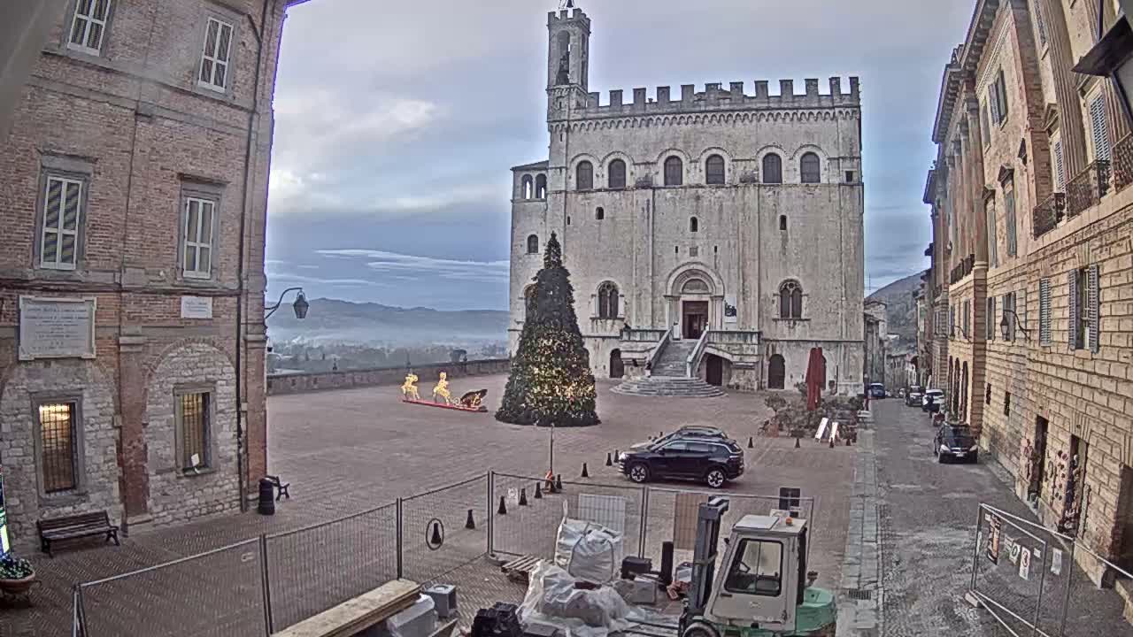 Gubbio Piazza Grande Square Live Cam - Perugia, Urmia, Italy