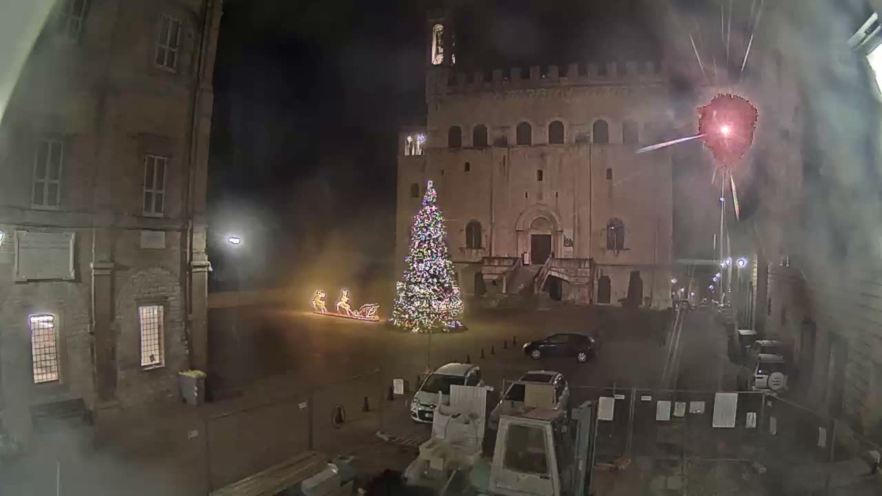 Gubbio Piazza Grande Square Live Cam - Perugia, Urmia, Italy