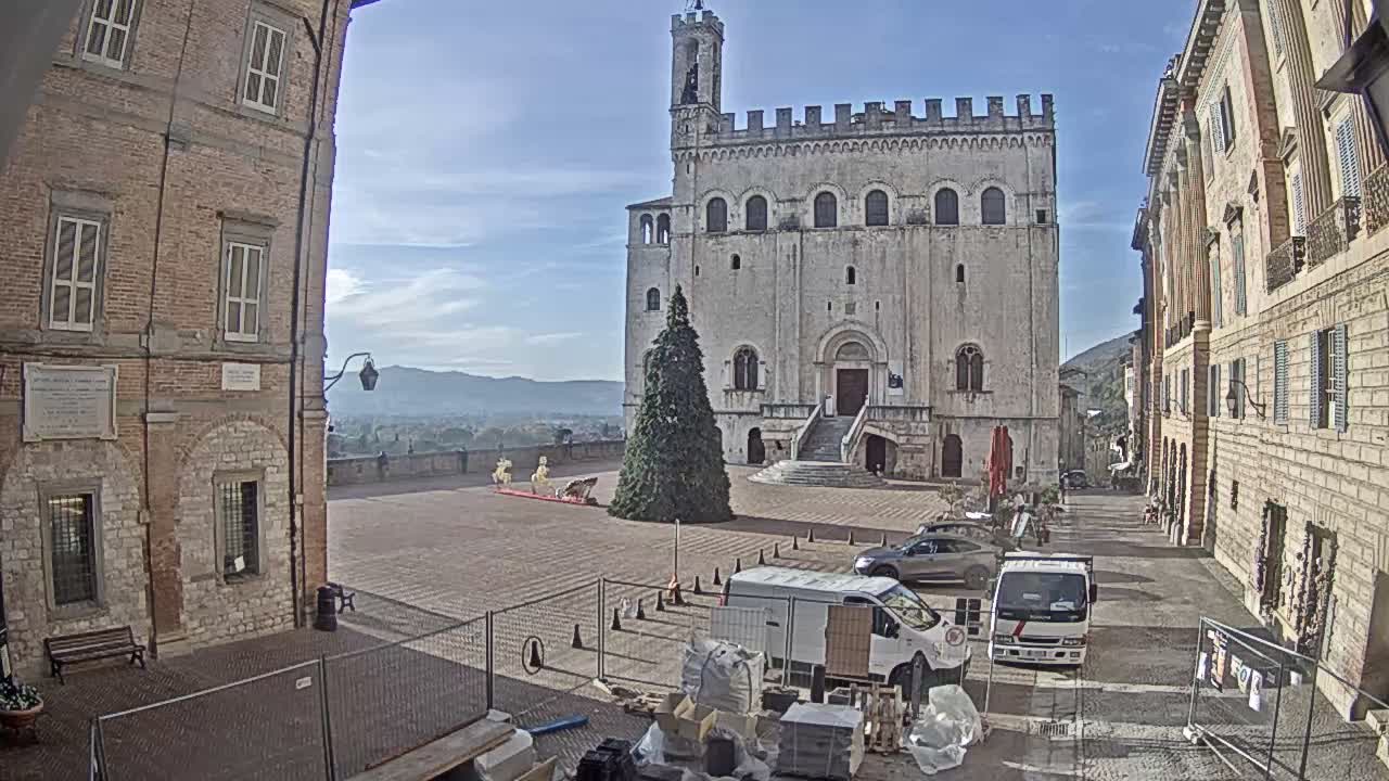 Gubbio Piazza Grande Square Live Cam - Perugia, Urmia, Italy