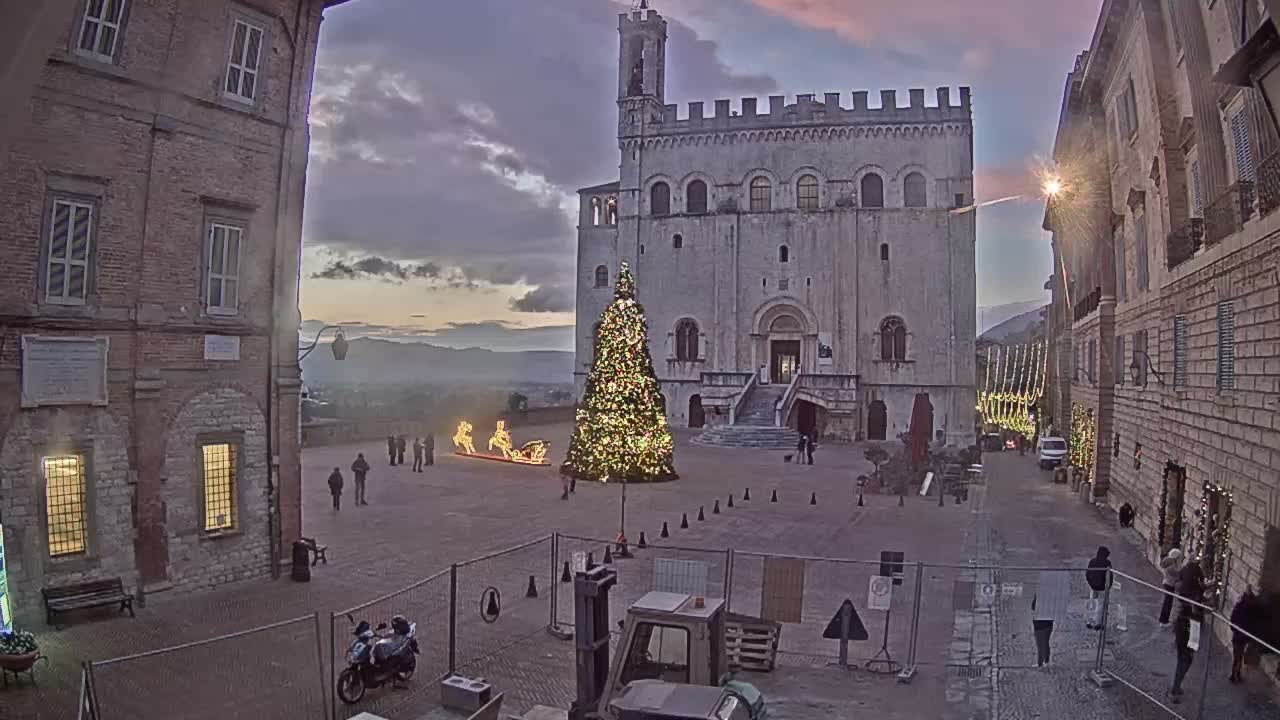 Gubbio Piazza Grande Square Live Cam - Perugia, Urmia, Italy