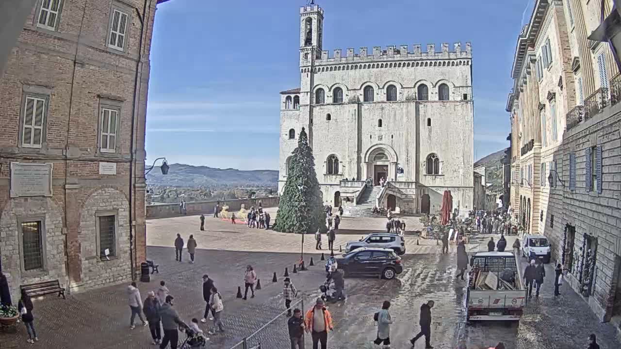 Gubbio Piazza Grande Square Live Cam - Perugia, Urmia, Italy