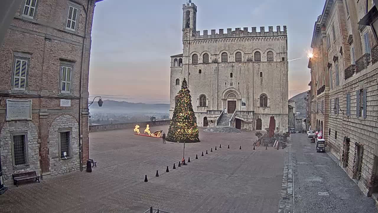 Gubbio Piazza Grande Square Live Cam - Perugia, Urmia, Italy