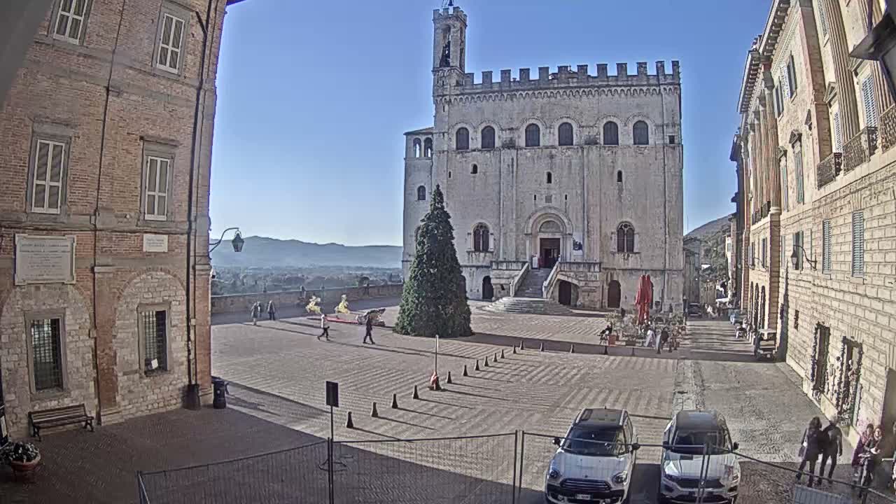 Gubbio Piazza Grande Square Live Cam - Perugia, Urmia, Italy