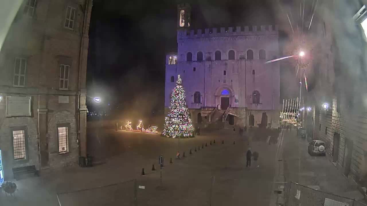 Gubbio Piazza Grande Square Live Cam - Perugia, Urmia, Italy