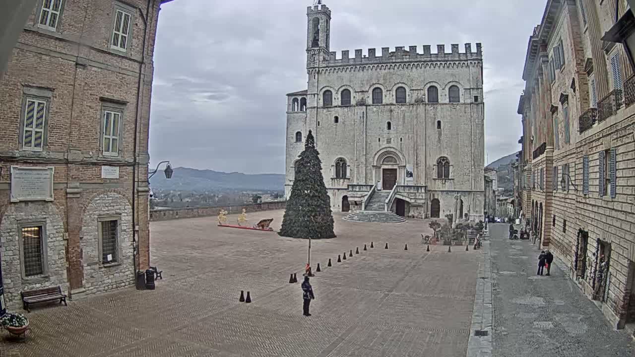 Gubbio Piazza Grande Square Live Cam - Perugia, Urmia, Italy