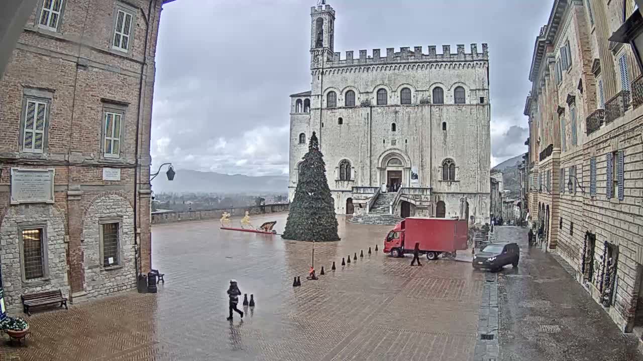 Gubbio Piazza Grande Square Live Cam - Perugia, Urmia, Italy