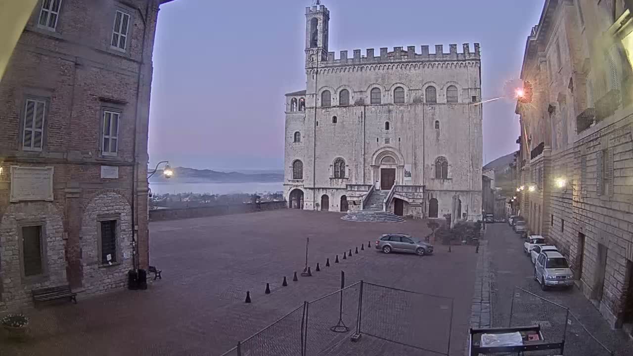 Gubbio Piazza Grande Square Live Cam - Perugia, Urmia, Italy
